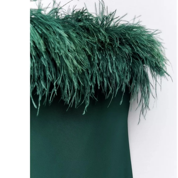 ZARA WOMAN MIDI STRAPLESS SATIN FEATHER DRESS BOTTLE
GREEN - Picture 3 of 7